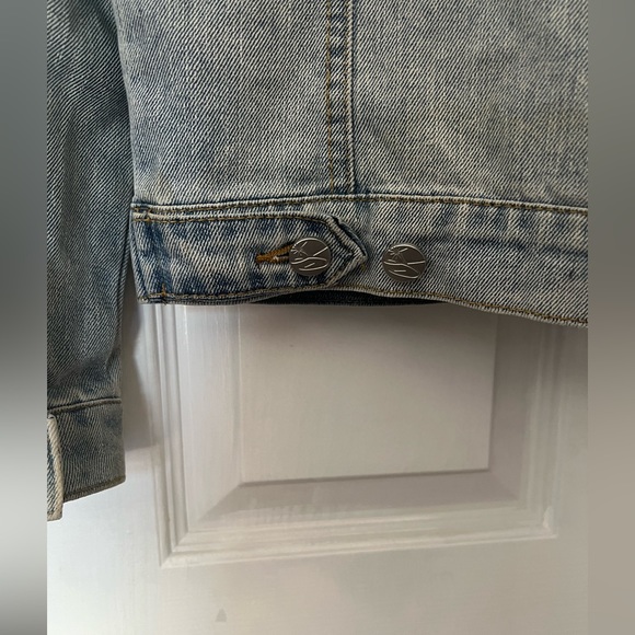 Crave Fame Super Distressed Denim Jean Jacket XS - Picture 5 of 10
